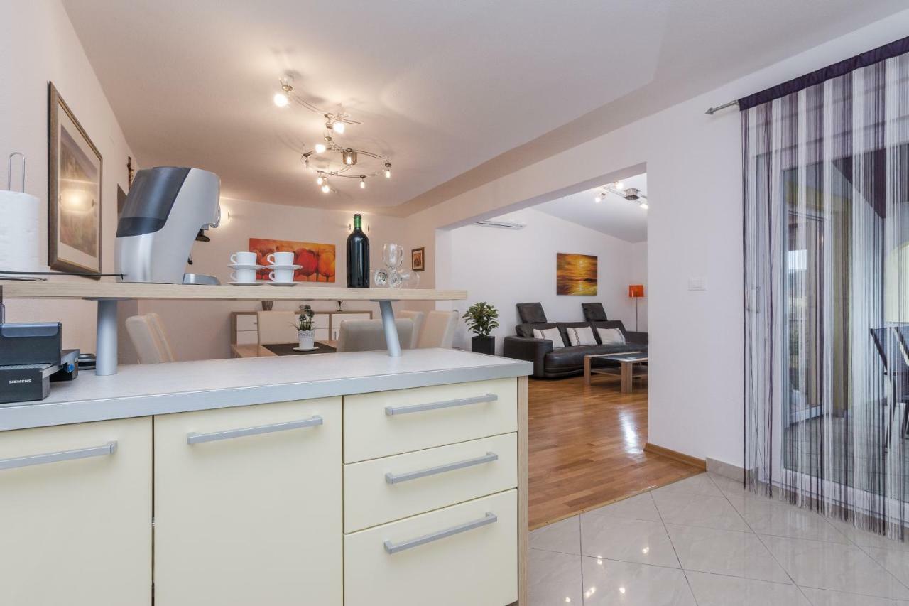Apartment Natalie Sea View With 3 Bedrooms And Everything Is Air-Conditioned Sali Ngoại thất bức ảnh